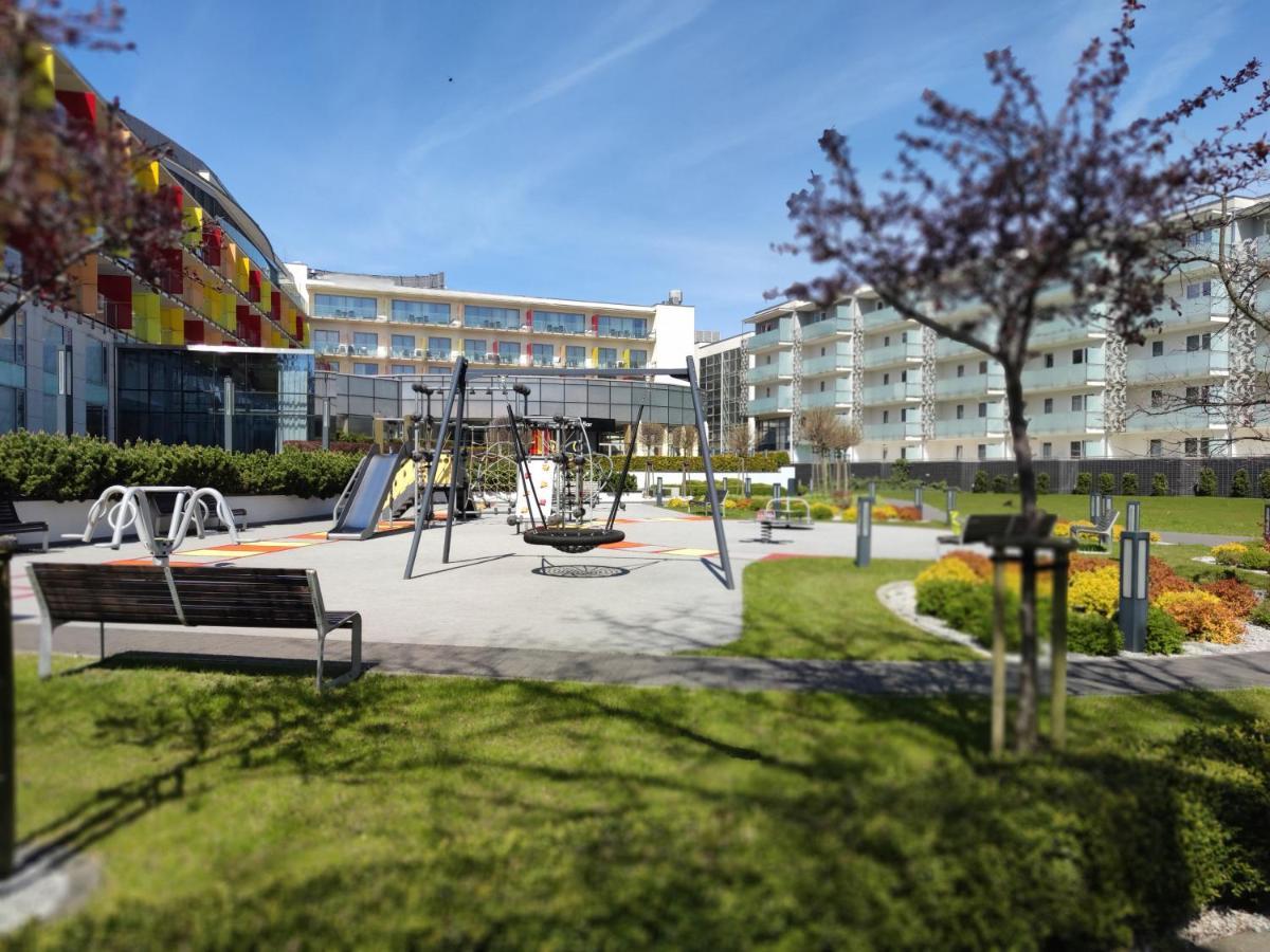 Apartament Przy Hotelu Aquarius Kołobrzeg Esterno foto